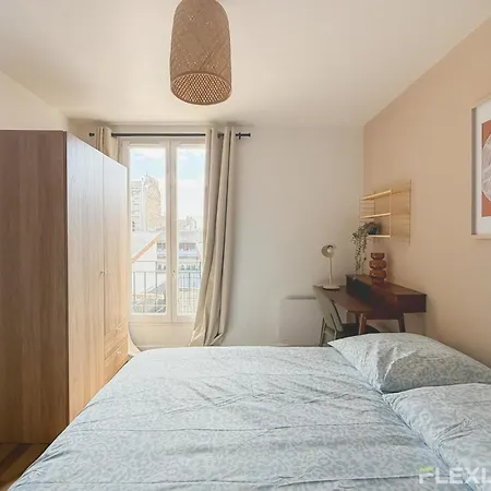 Apartment Charming 16m In 20 With Shared Terrace Paris